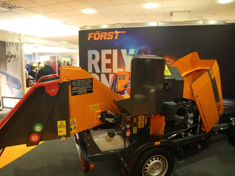 Forst ST6 - автономная рубительная машина с максимальным Ø материала 150 мм.