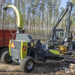 Junkkari HJ 500 С – Измельчитель древесины с подающим конвейером и приводом от трактора